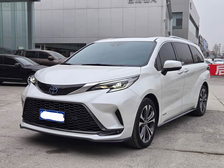 Фото 1 - Toyota Granvia