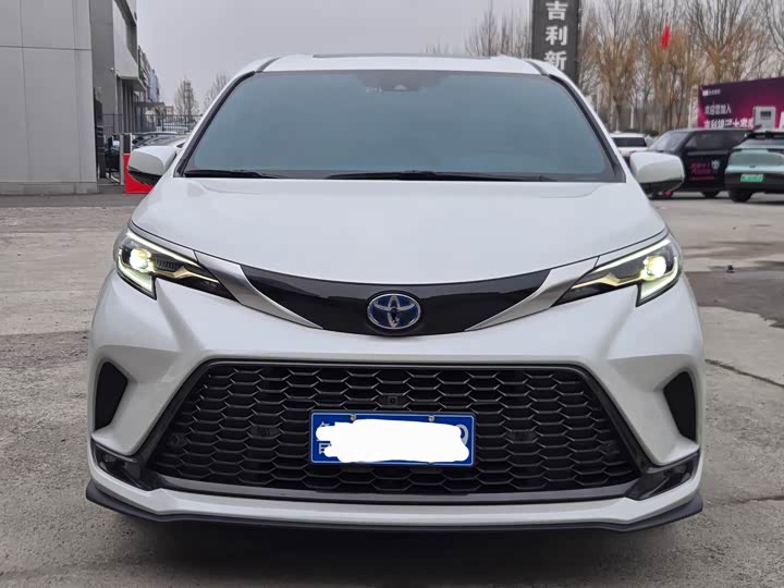 Фото 2 - Toyota Granvia