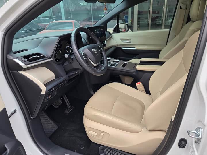 Фото 5 - Toyota Granvia