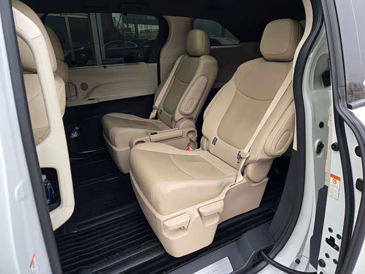 Фото 6 - Toyota Granvia