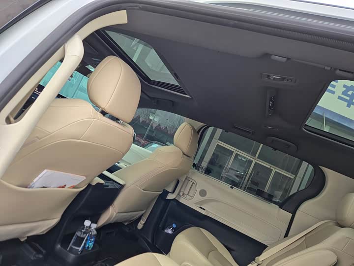 Фото 8 - Toyota Granvia