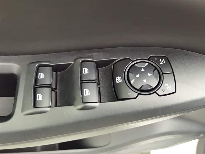 Фото 9 - Ford Escort