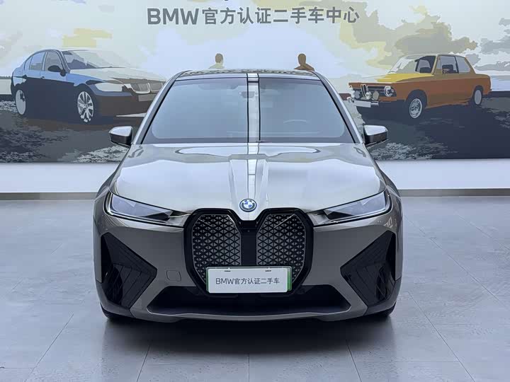 Фото 2 - BMW iX