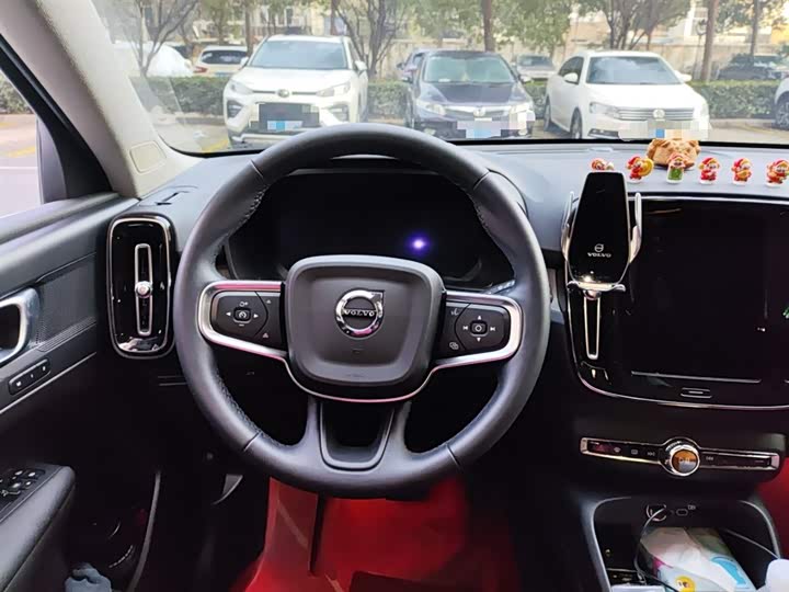 Фото 3 - Volvo XC40