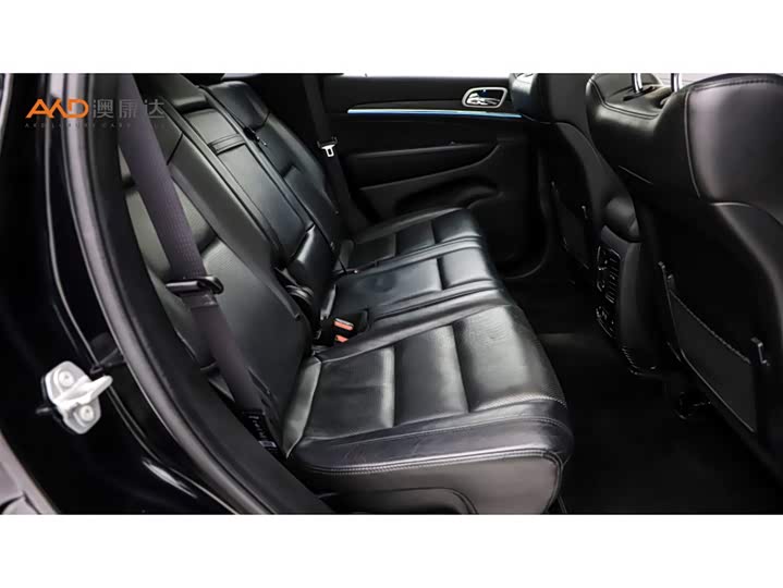 Фото 8 - Jeep Grand Cherokee