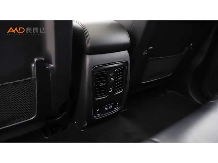 Фото 9 - Jeep Grand Cherokee