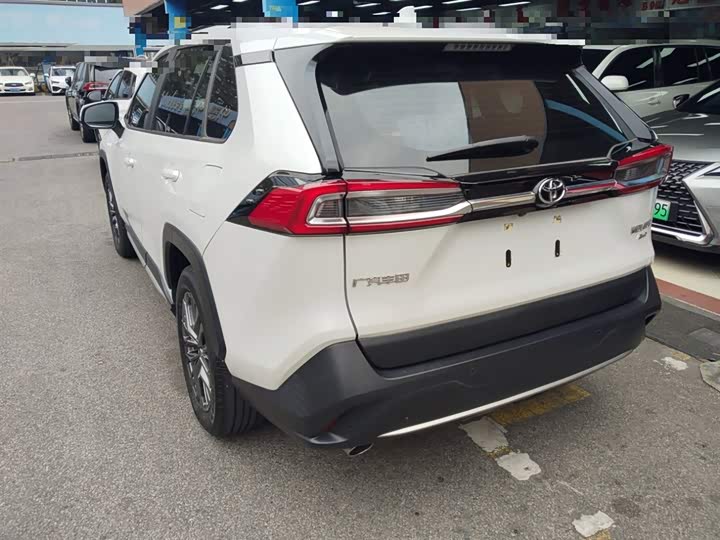 Фото 5 - Toyota Wildlander