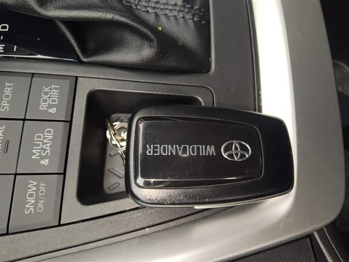 Фото 9 - Toyota Wildlander