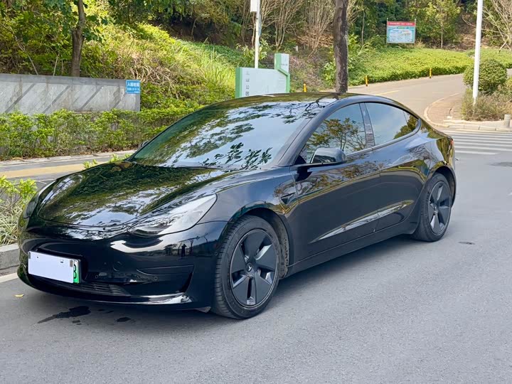 Фото 1 - Tesla Model 3