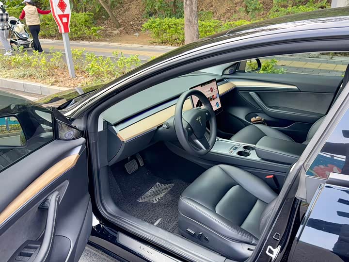 Фото 5 - Tesla Model 3