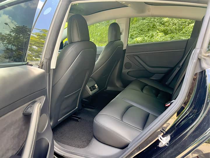 Фото 6 - Tesla Model 3