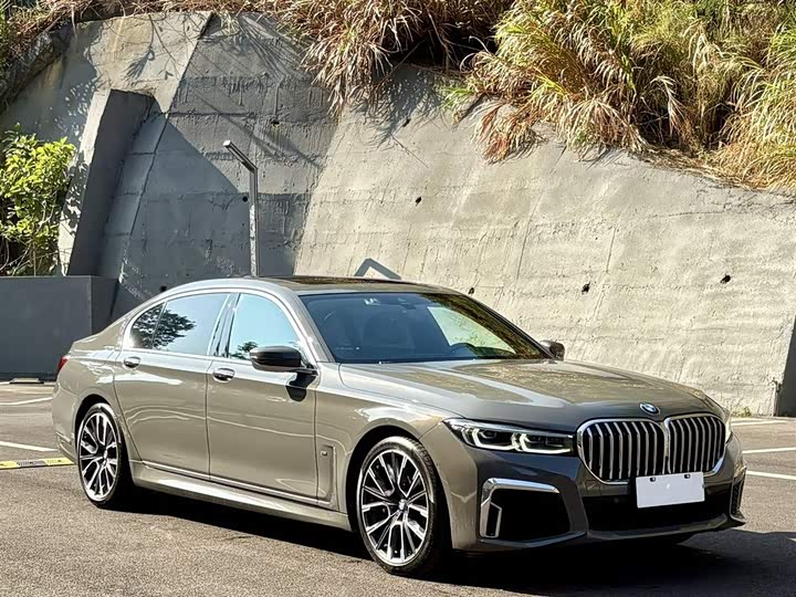 Фото 2 - BMW 7 Series
