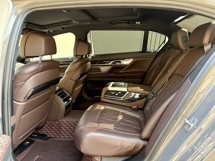 Фото 4 - BMW 7 Series