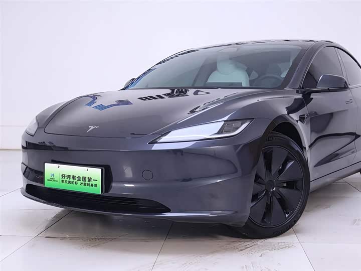 Фото 3 - Tesla Model 3