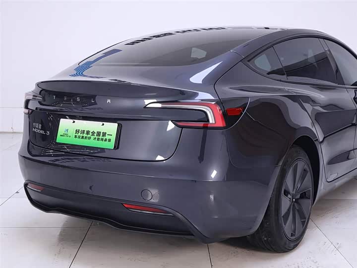 Фото 8 - Tesla Model 3