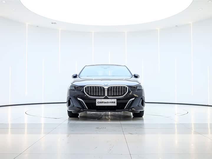 Фото 3 - BMW 5 Series