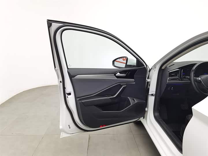 Фото 8 - Volkswagen Sagitar L