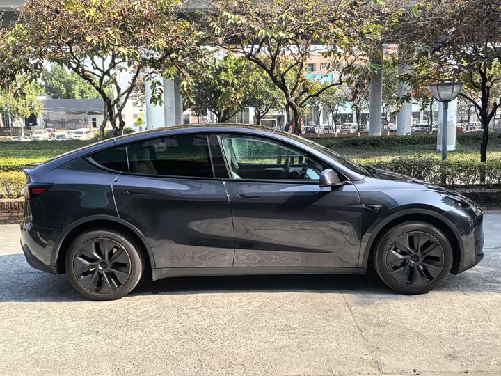 Фото 8 - Tesla Model Y