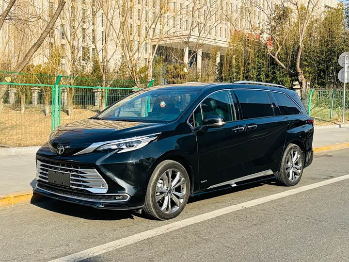 Фото 1 - Toyota Sienna