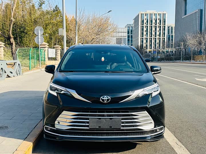 Фото 2 - Toyota Sienna