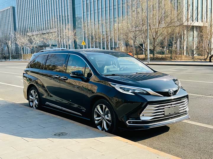 Фото 3 - Toyota Sienna