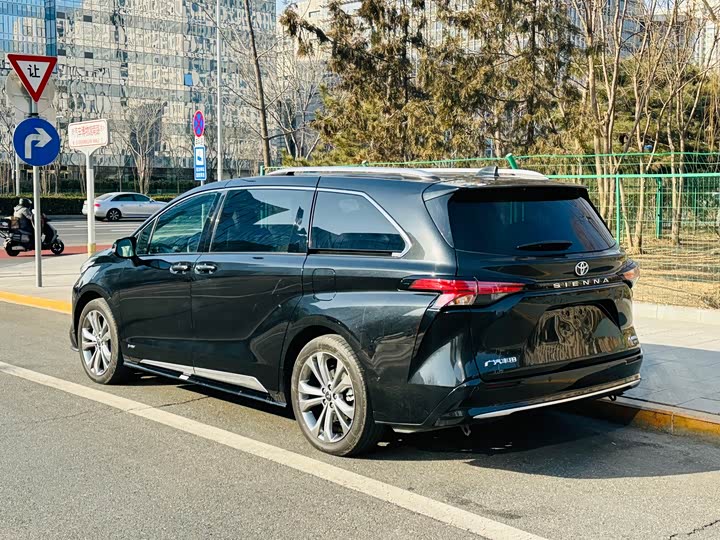 Фото 6 - Toyota Sienna