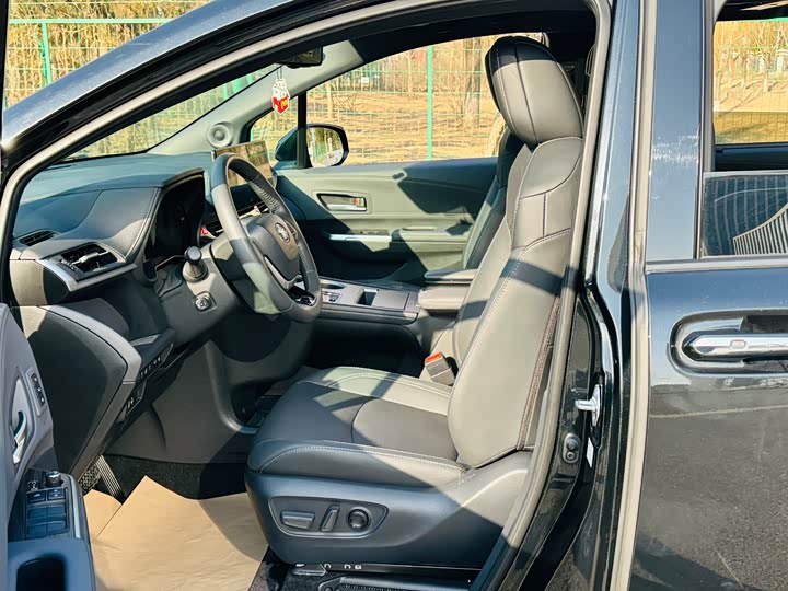 Фото 8 - Toyota Sienna