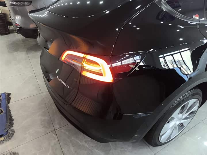 Фото 8 - Tesla Model Y