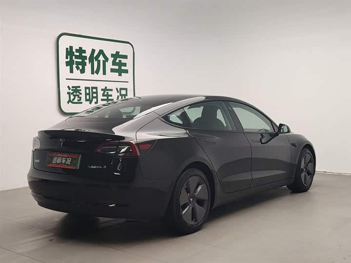 Фото 2 - Tesla Model 3