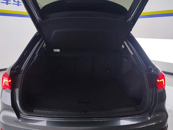 Фото 4 - Audi Q3