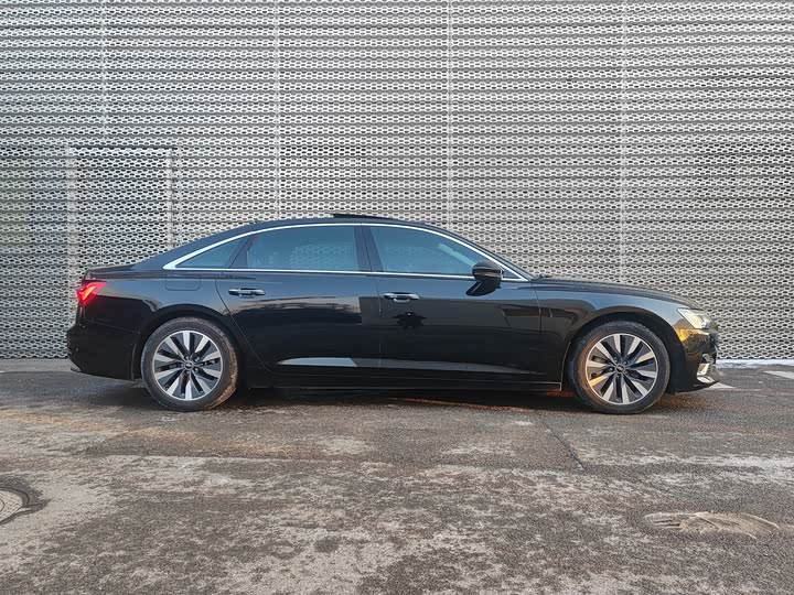 Фото 2 - Audi A6L