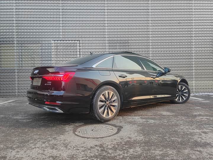 Фото 7 - Audi A6L