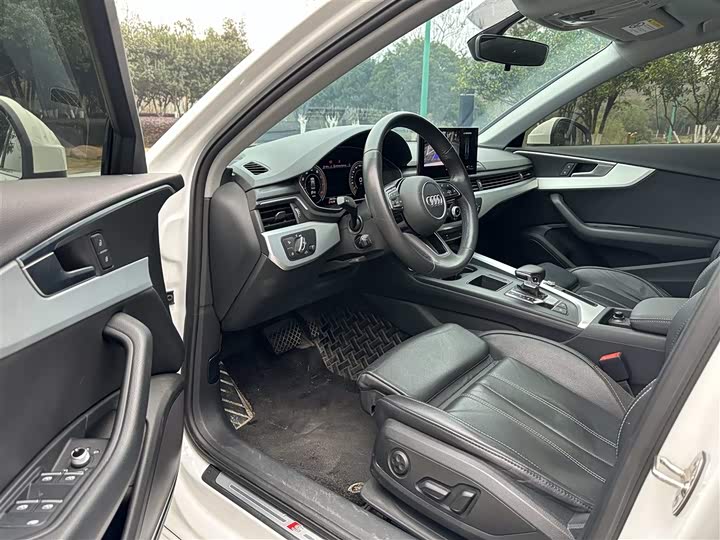 Фото 4 - Audi A4L