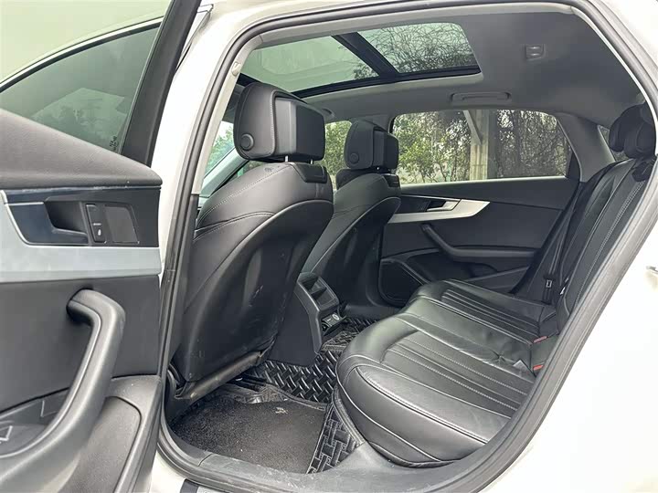 Фото 6 - Audi A4L