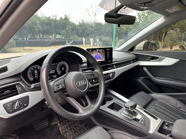 Фото 8 - Audi A4L