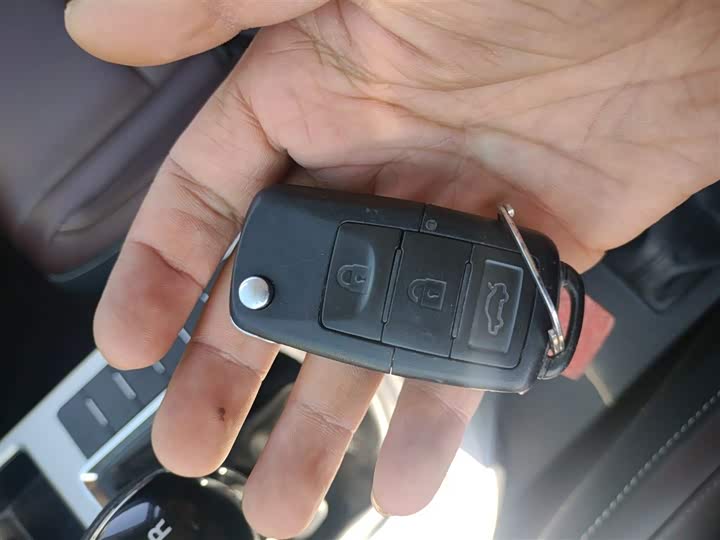 Фото 9 - Dongfeng Forthing T5