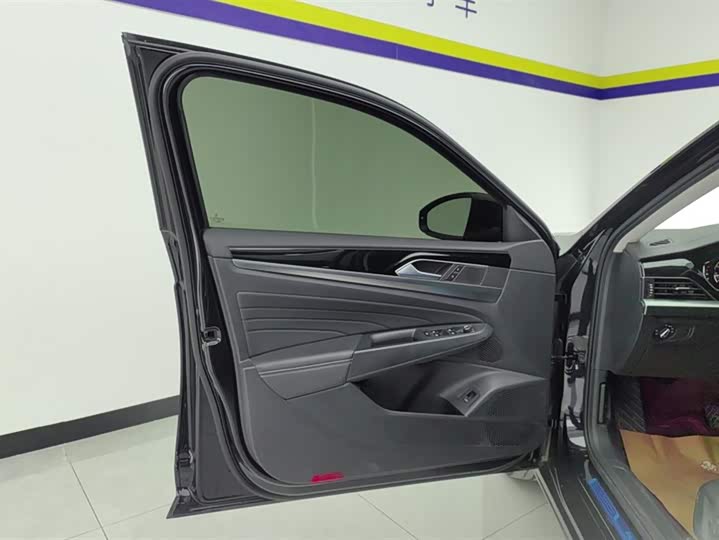 Фото 7 - Volkswagen Passat