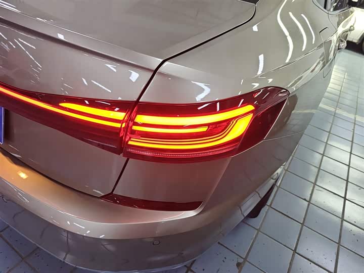 Фото 8 - Volkswagen Passat