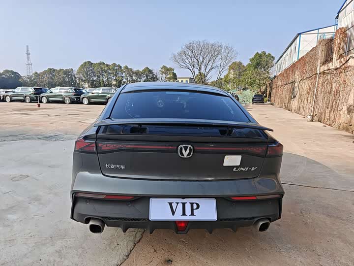 Фото 8 - Changan UNI-V