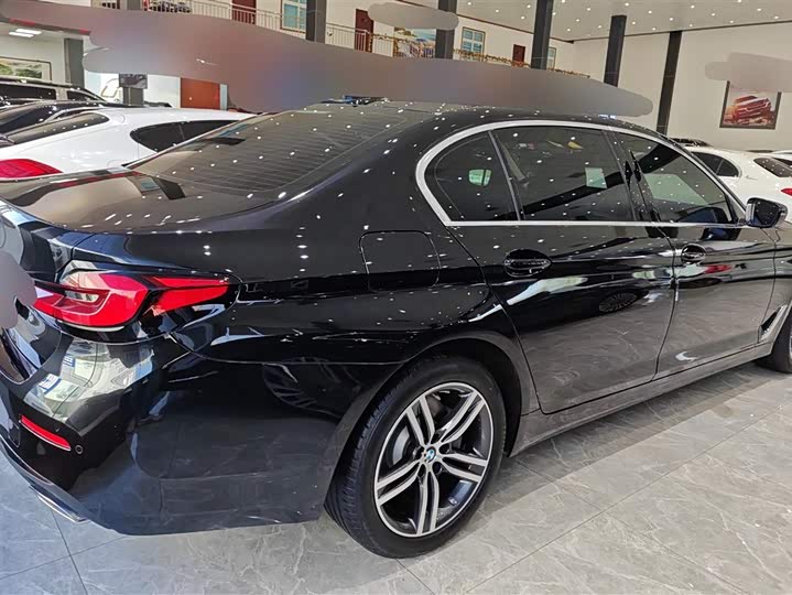 Фото 3 - BMW 5 Series