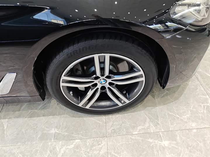 Фото 6 - BMW 5 Series