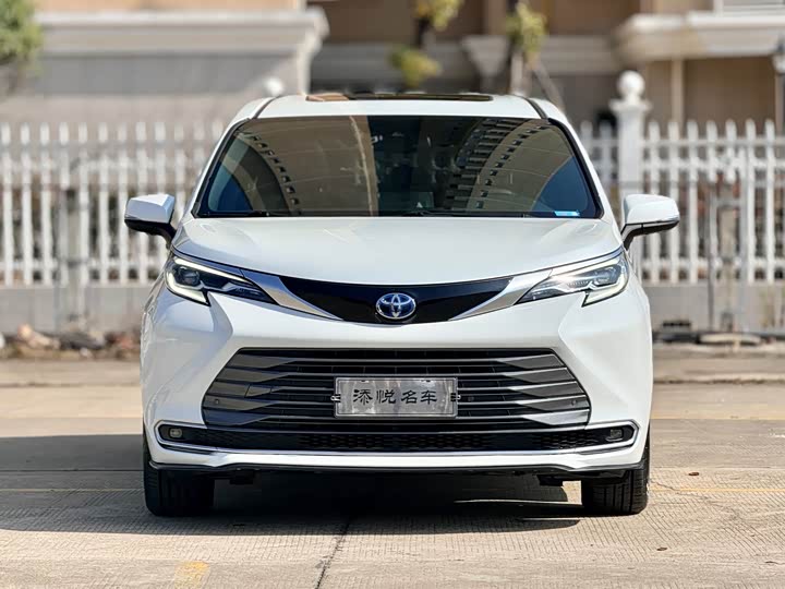 Фото 1 - Toyota Sienna