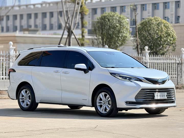 Фото 3 - Toyota Sienna