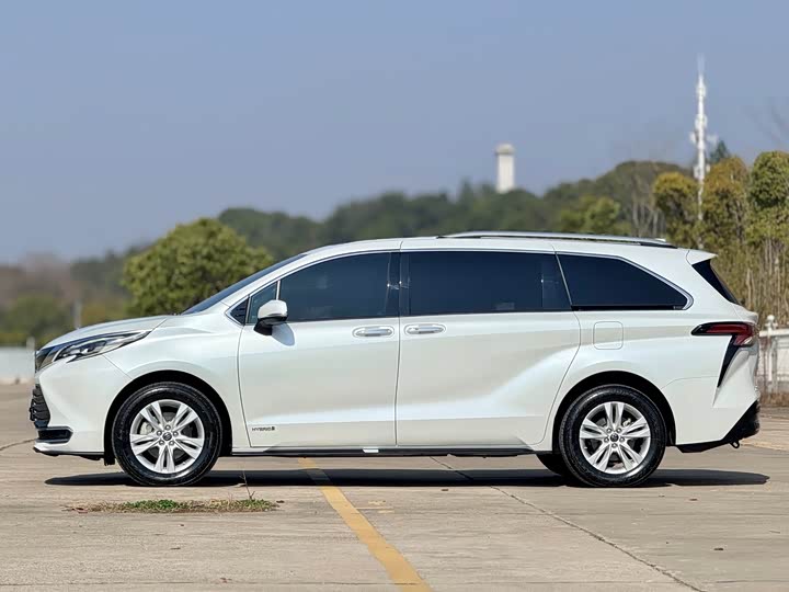 Фото 4 - Toyota Sienna