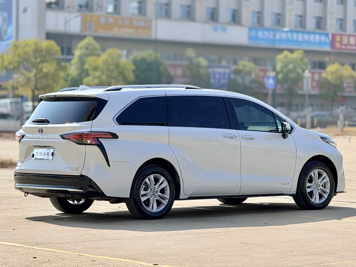 Фото 7 - Toyota Sienna