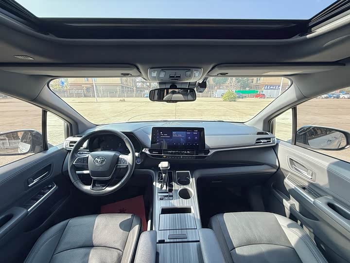 Фото 8 - Toyota Sienna