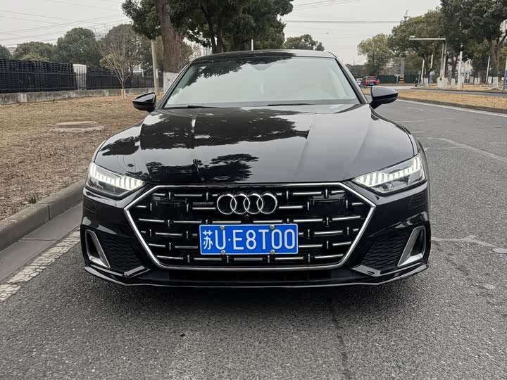 Фото 2 - Audi A7L