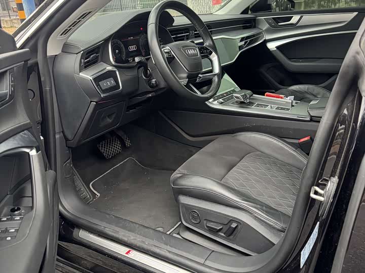 Фото 4 - Audi A7L