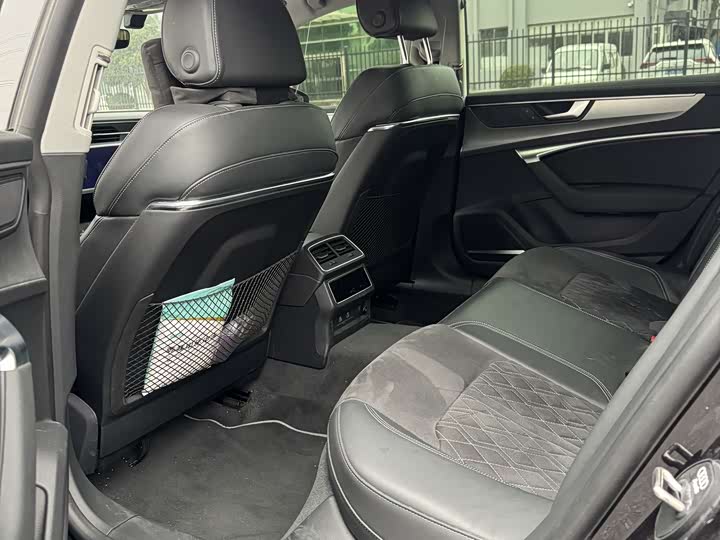 Фото 6 - Audi A7L