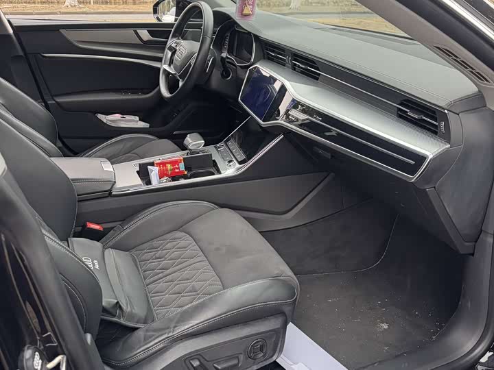 Фото 7 - Audi A7L